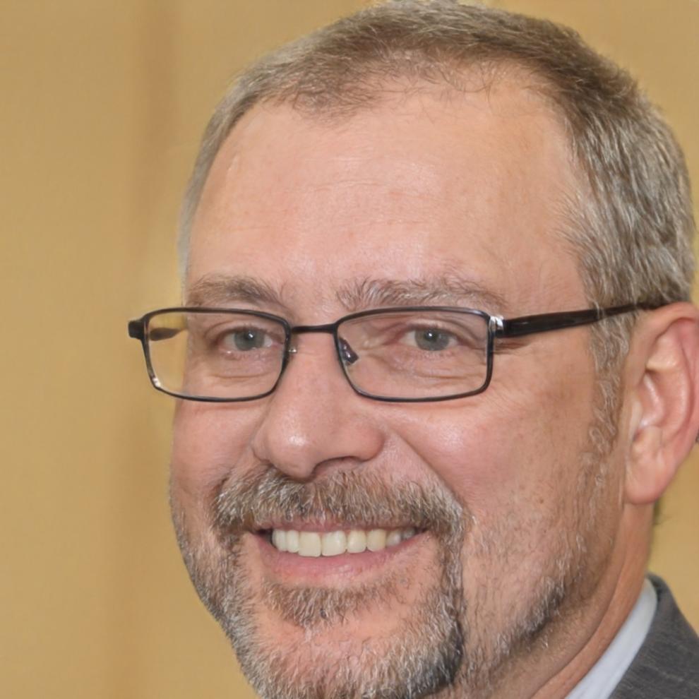 Portrait de Barnabé Roussel, consultant en stratégie financière